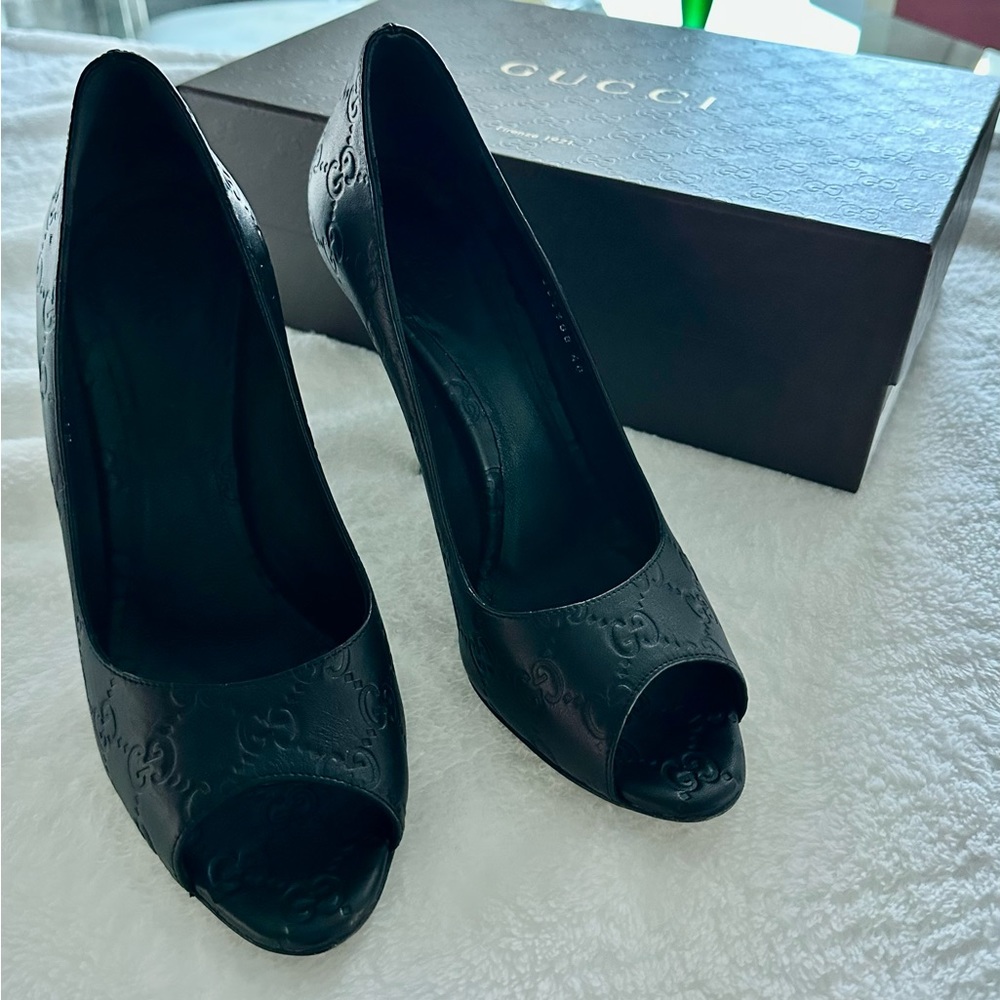 Gucci Black peep toe heels Size 40, 4.25 heel - gently worn in original box